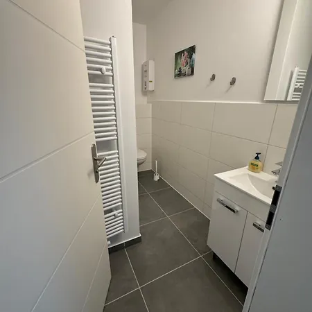 Fc-Apartmenthaus Falkensee Mit Grossem Garten Und Pkw Stellflaechen Extérieur photo