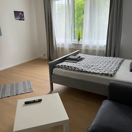Fc-Apartmenthaus Falkensee Mit Grossem Garten Und Pkw Stellflaechen Extérieur photo