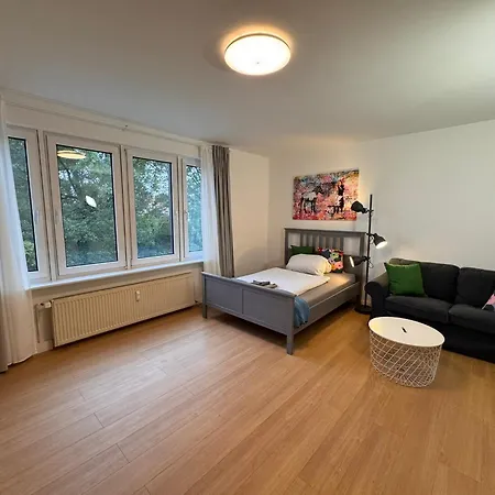 Fc-Apartmenthaus Falkensee Mit Grossem Garten Und Pkw Stellflaechen Exterior photo