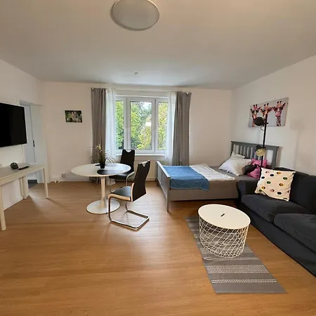 Fc-Apartmenthaus Falkensee Mit Grossem Garten Und Pkw Stellflaechen Exterior photo