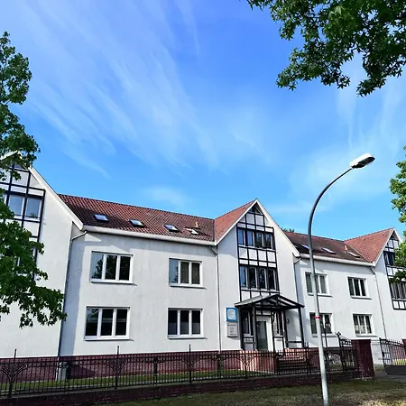 Fc-Apartmenthaus Falkensee Mit Grossem Garten Und Pkw Stellflaechen Exterior photo