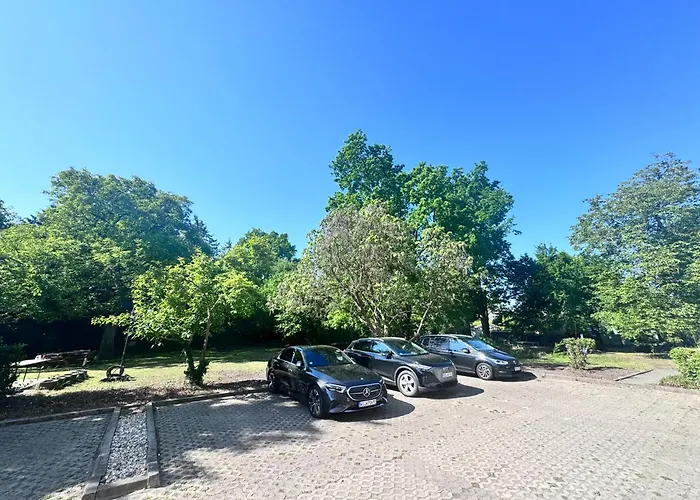 Fc-Apartmenthaus Falkensee Mit Grossem Garten Und Pkw Stellflaechen