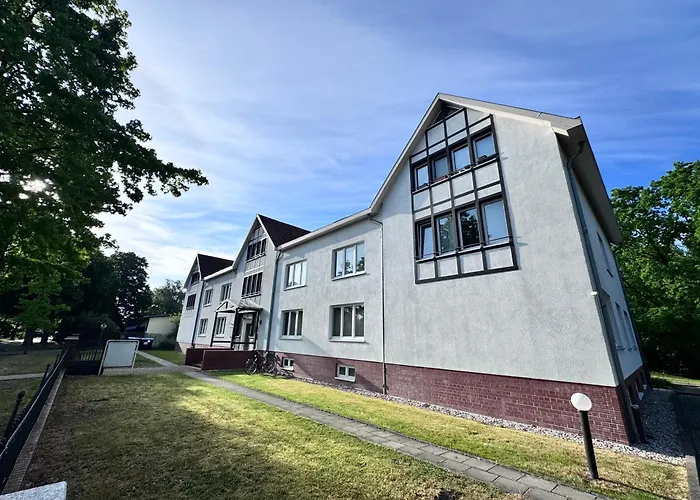Fc-Apartmenthaus Falkensee Mit Grossem Garten Und Pkw Stellflaechen