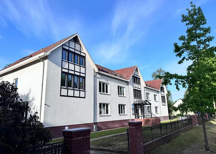 Fc-Apartmenthaus Falkensee Mit Grossem Garten Und Pkw Stellflaechen