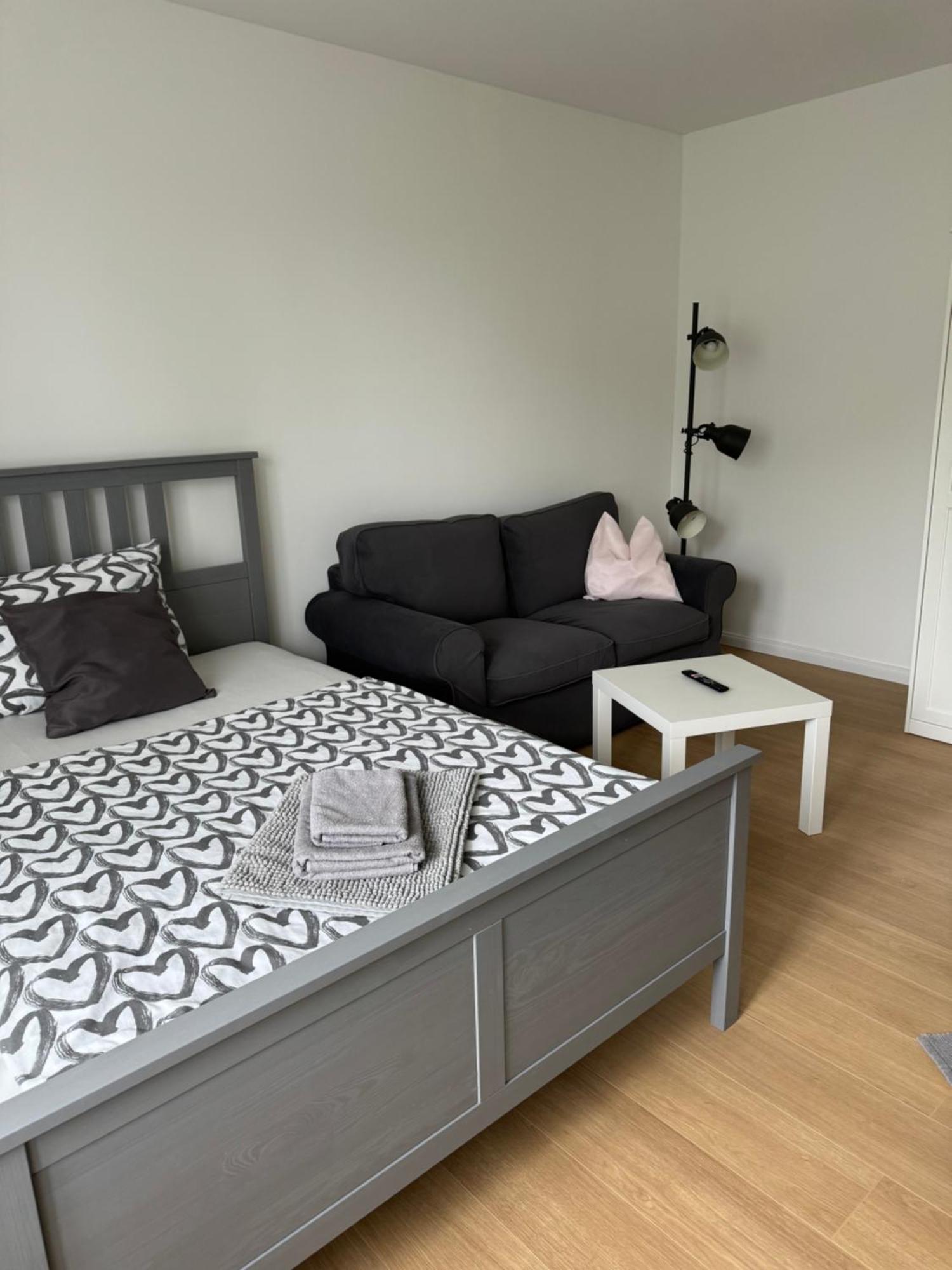 Fc-apartmenthaus Mit Grossem Garten Und Pkw Stellflaechen Апартаменты *