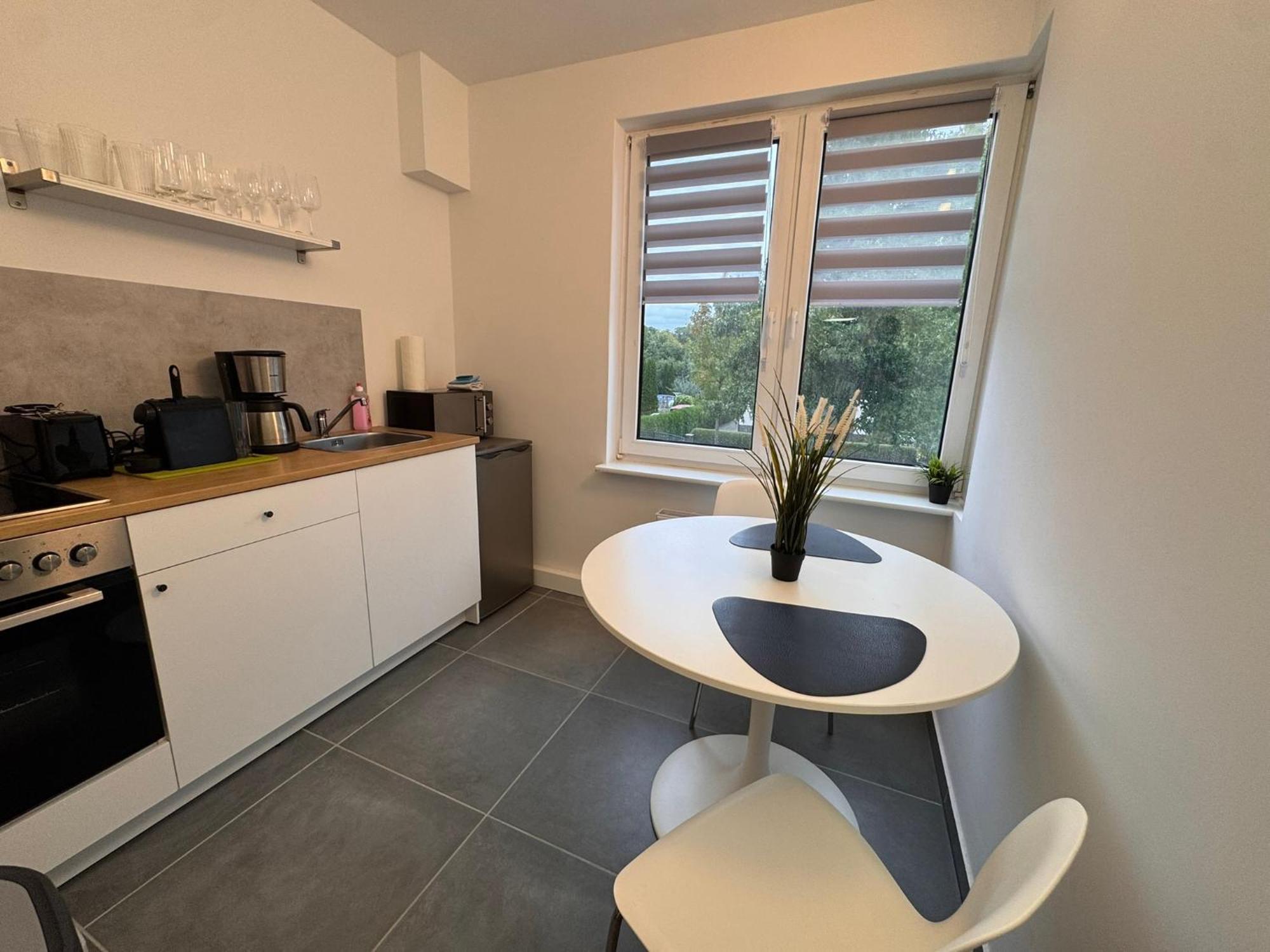 Fc-apartmenthaus Mit Grossem Garten Und Pkw Stellflaechen