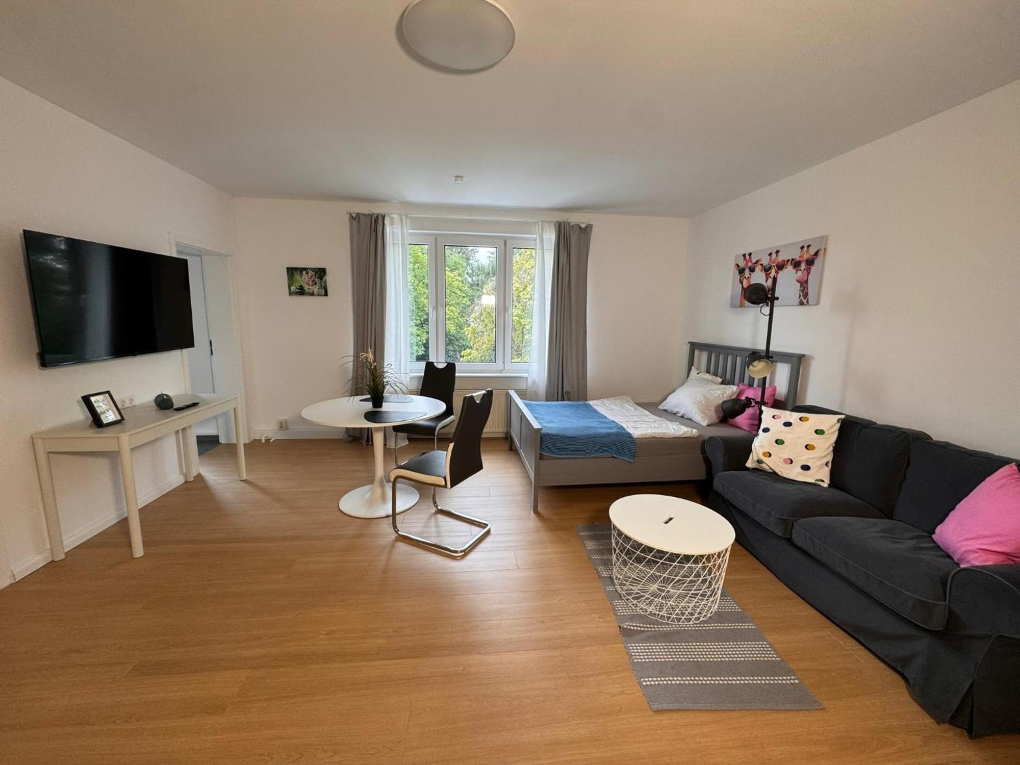 Fc-apartmenthaus Mit Grossem Garten Und Pkw Stellflaechen