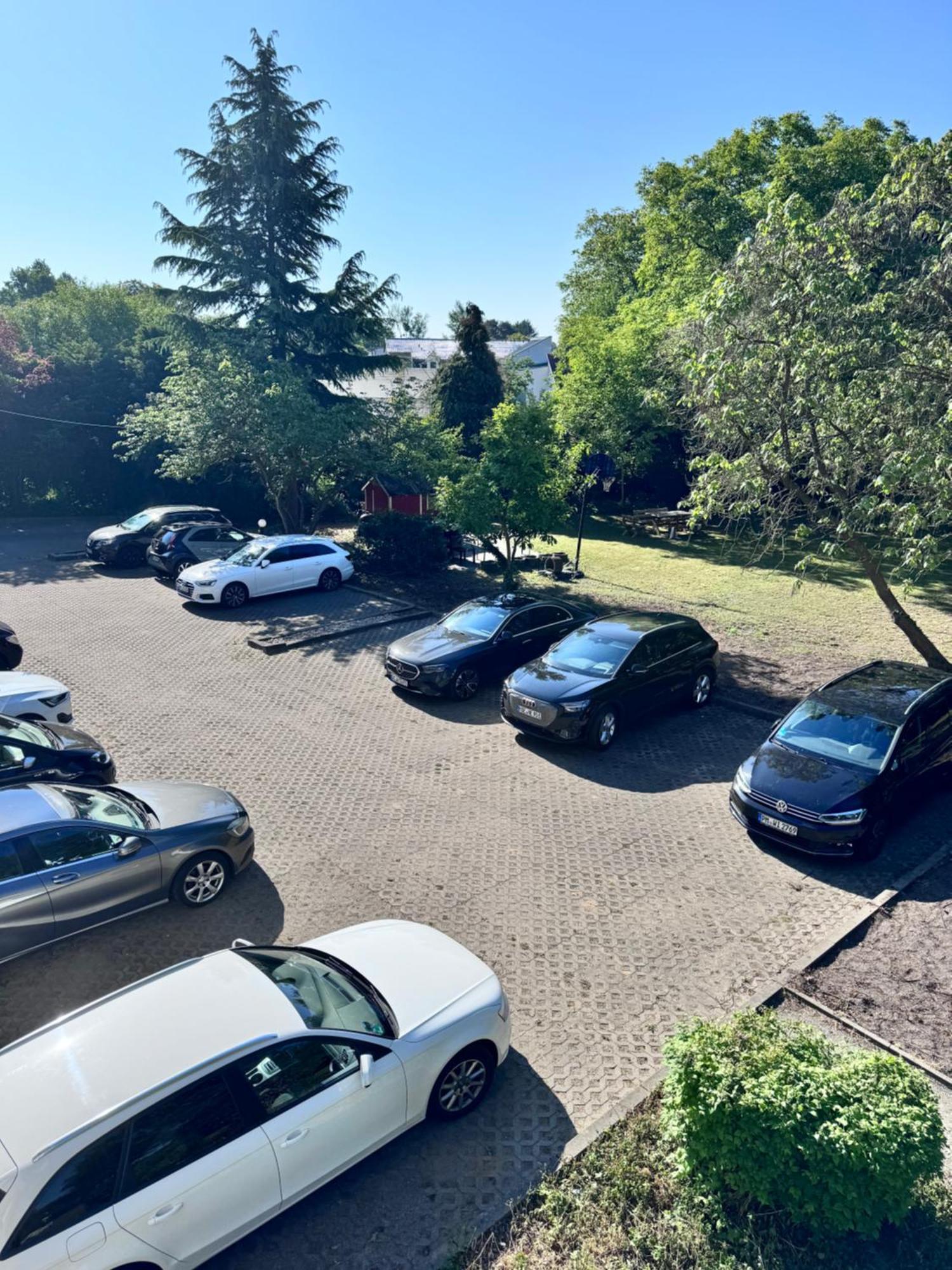 Appartement Fc-apartmenthaus Mit Grossem Garten Und Pkw Stellflaechen *